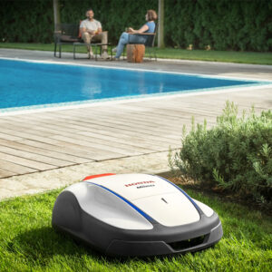 Robot koszący Honda Miimo podczas automatycznego koszenia trawnika w przydomowym ogrodzie.